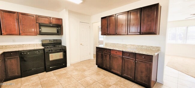 Building Photo - 220 S Paloma