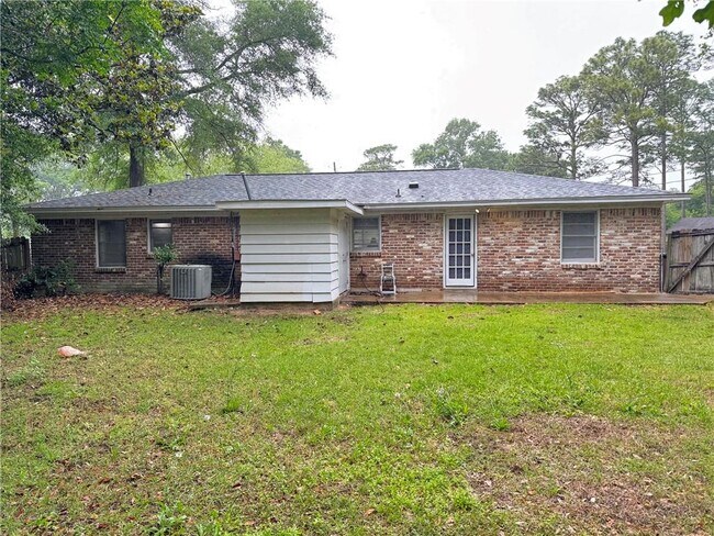 Building Photo - 5855 Woodvale Dr