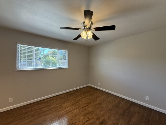 Building Photo - 1476 Hooker Oak Ave