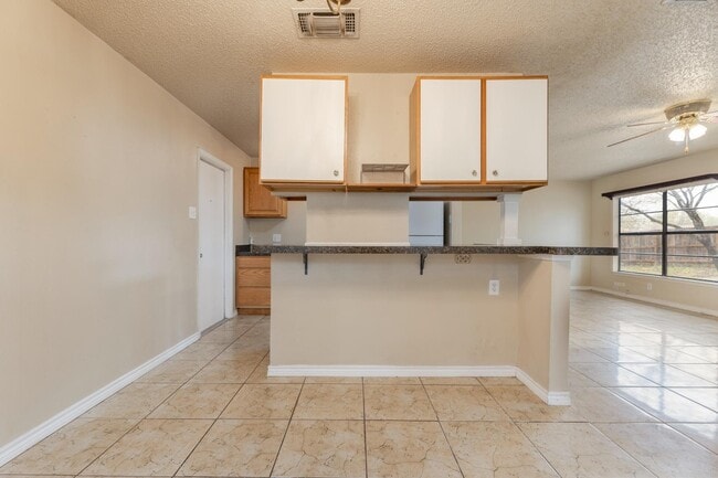 Building Photo - 9402 Valley Ridge