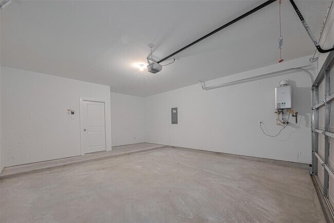 Building Photo - 3017 La Rambla Dr