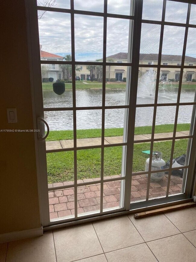 Building Photo - 2832 SW 81st Ave