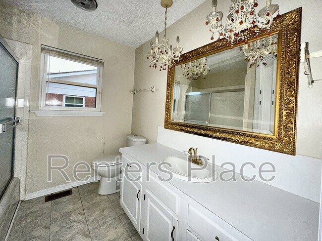 Building Photo - 302 N Wortman Ave