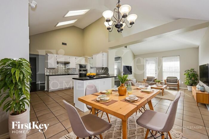 Building Photo - 1417 Highland Dr