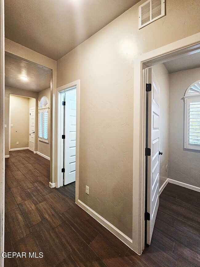 Building Photo - 13185 Tiverton Rd