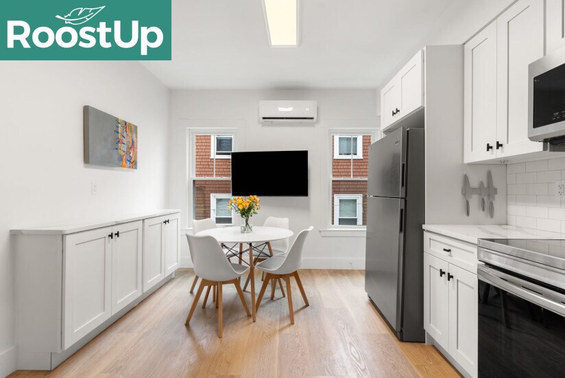 Building Photo - Furnished Bedroom with Private Ensuite Bat...