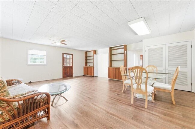 Building Photo - 704 Fort King George Dr