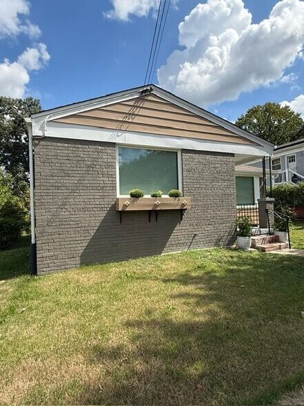 Building Photo - 1112 Chaplin St SE