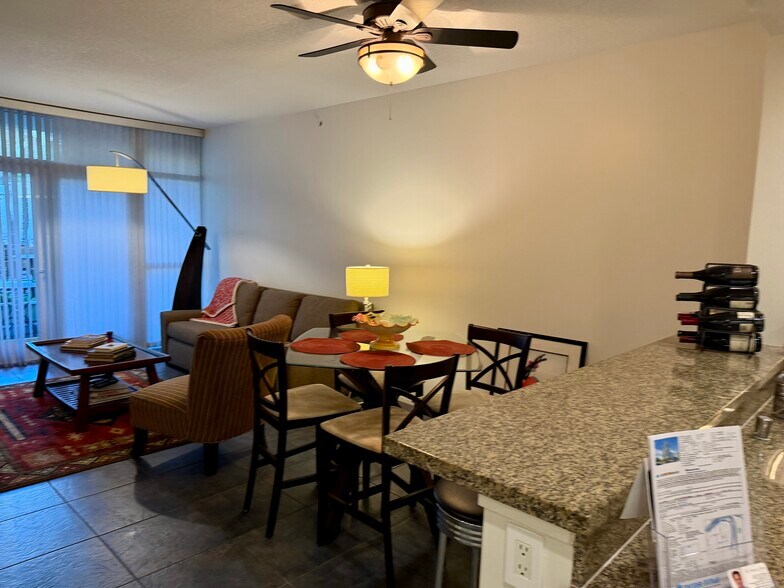 Building Photo - 850 Beech St