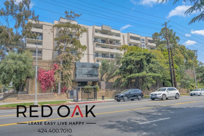 Building Photo - 3949 1/4 Los Feliz Blvd-105