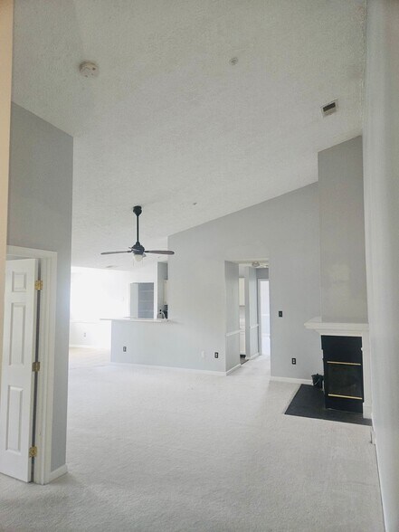 Building Photo - 5650 Wade Ct