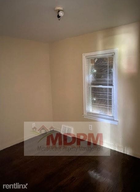 Building Photo - 3 br, 1 bath House - 16245 Sorrento St