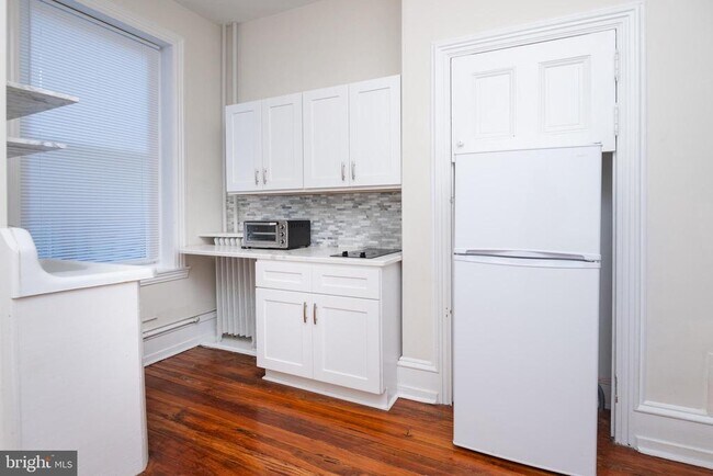 Building Photo - 932 N 5th St