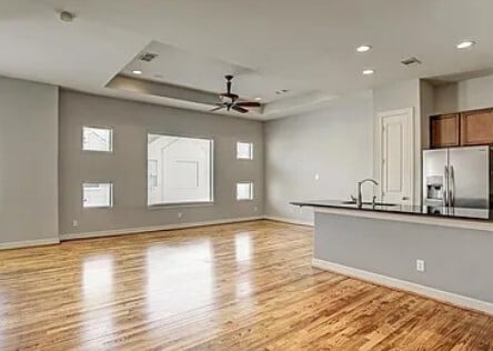 Building Photo - 3811 Center Plaza Dr