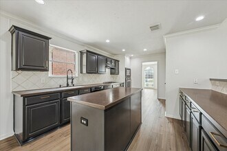 Building Photo - 11207 Briscoe Ln