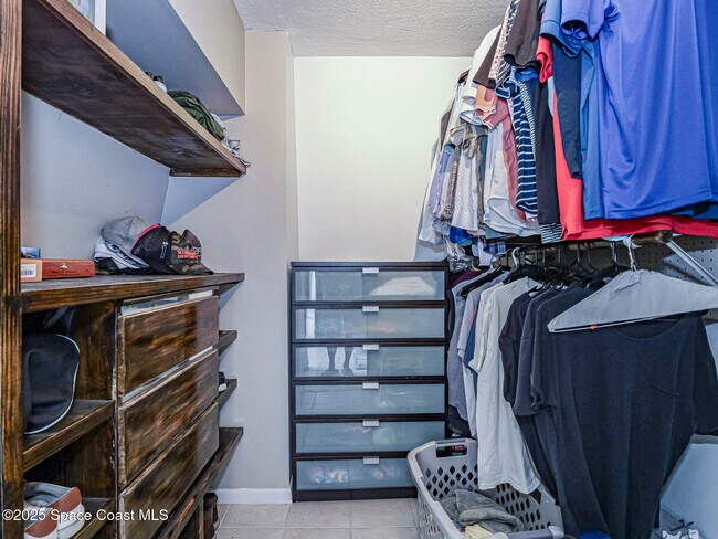 Building Photo - 1170 6th Ave