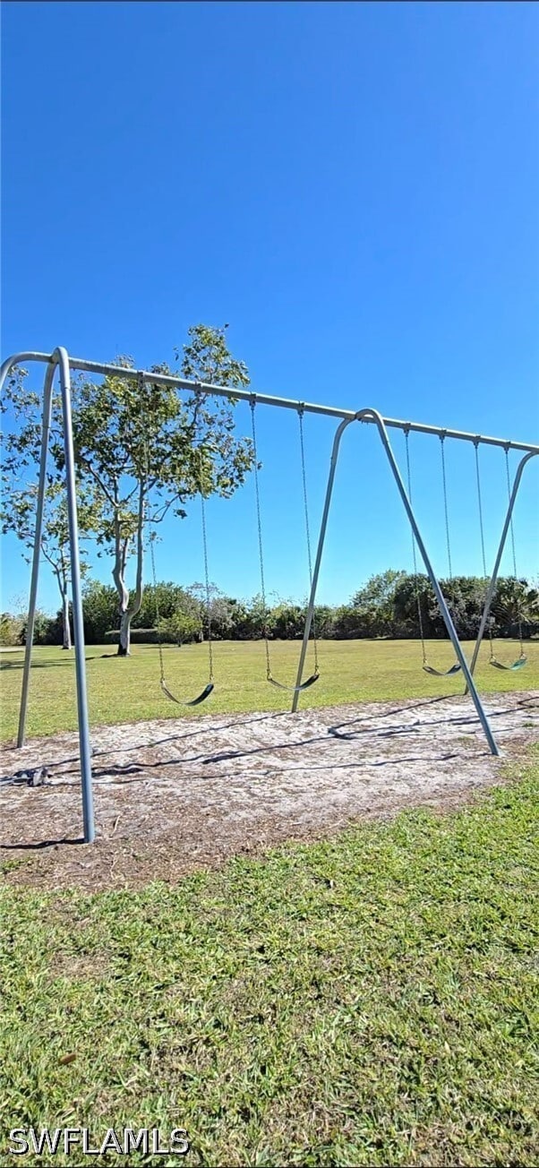 Building Photo - 687 Grove Dr