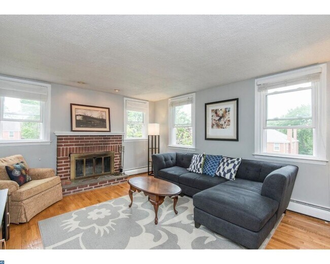 Building Photo - 4236 Valley Rd