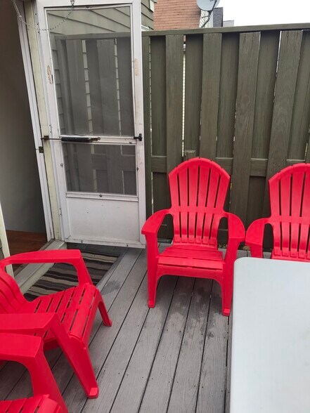 Building Photo - 19 Warner St