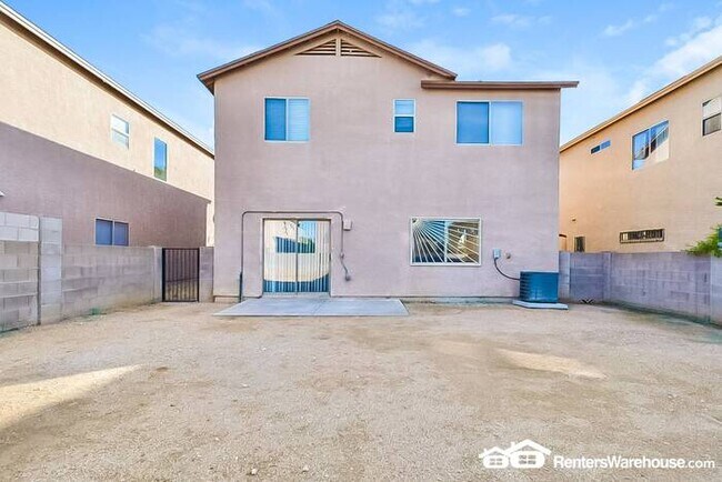 Building Photo - Spacious updated 4 Bed, 3 Bath home in Tuc...