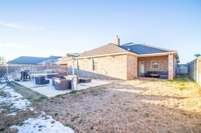 Building Photo - Pre-leasing for Fall!! 3/2/2 Luxury Home i...