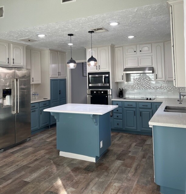 Building Photo - 22107 Deville Dr