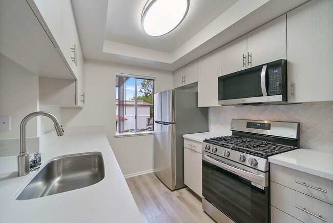 Building Photo - Trabuco Villas