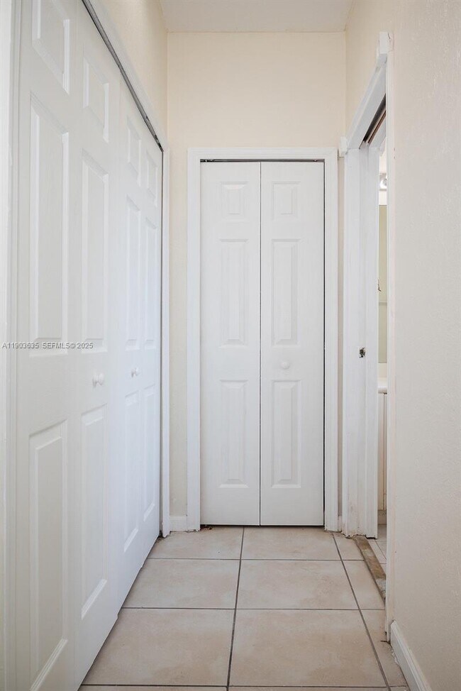 Building Photo - 2831 SE 15th Rd