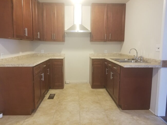 Building Photo - House for Rent