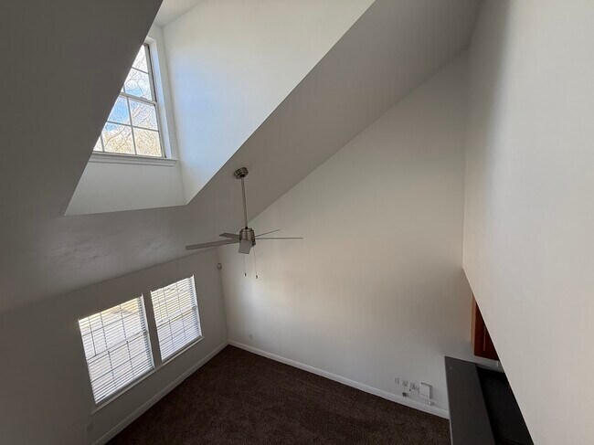 Building Photo - 3089 Sawtooth Dr