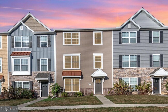 Primary Photo - 4440 Wild Orchid Ln