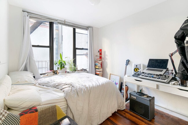Building Photo - 126 Rivington St