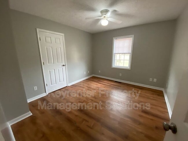 Building Photo - 1050 B St