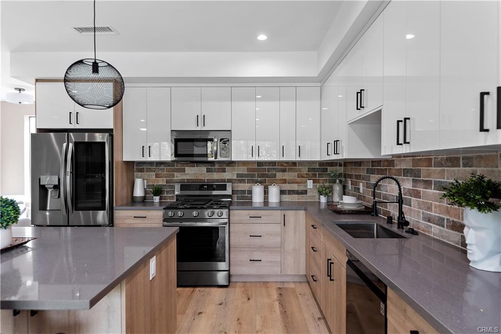 Building Photo - 11857 W Flower Ln