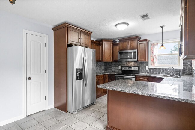 Building Photo - Pet Friendly Four Bedroom with Basement!