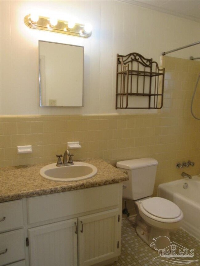 Building Photo - 6112 Hwy 95A N