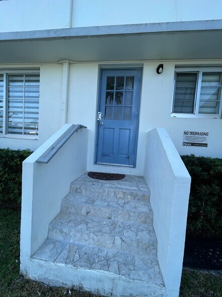 Building Photo - 2133 Calais Dr