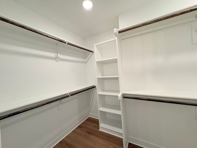 Building Photo - Single Level 3 Bed, 2 Bath, 1 Car Garage Duplex in North Kansas City