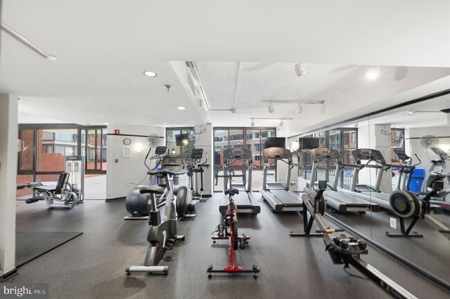 Building Photo - 1001 N Randolph St