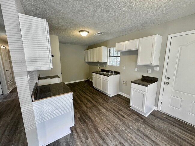 Building Photo - 1730 Swift St