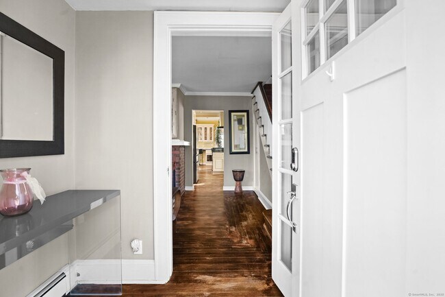 Building Photo - 15 Overland Ave