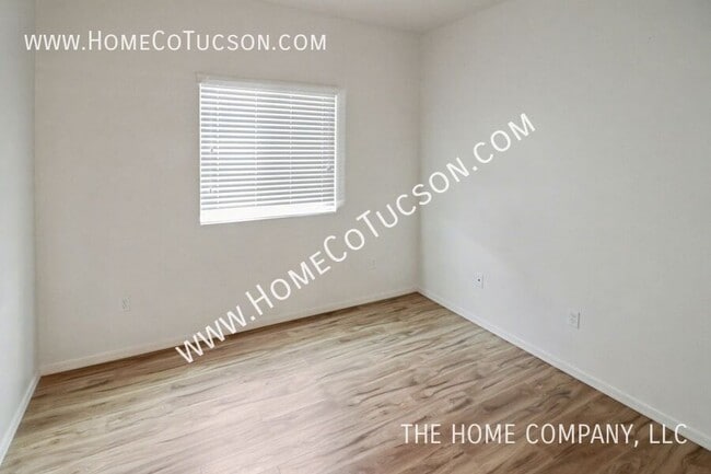 Building Photo - 34584 S Bronco Dr