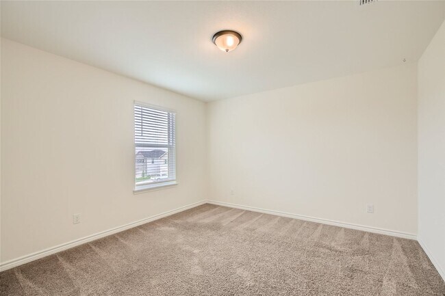 Building Photo - 4 bedrooms, loft, office, open floor plan ...