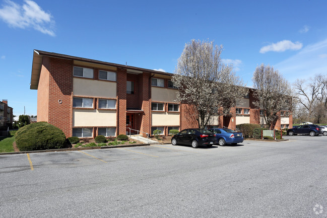 Building Photo - Garden Oaks Apartments