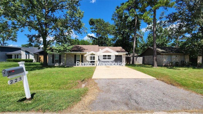 Building Photo - 223 Sycamore Dr