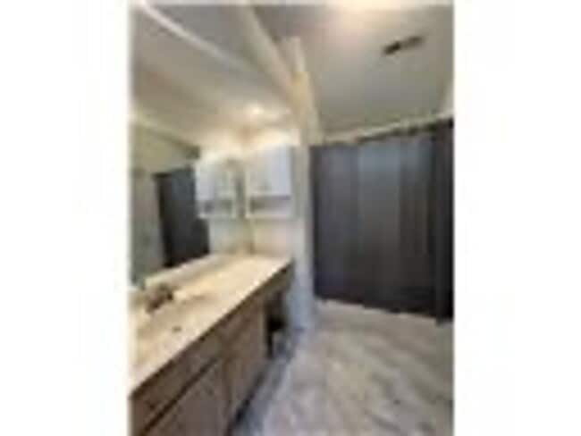 Building Photo - Beautiful Single-Family 3BR Cozy Home