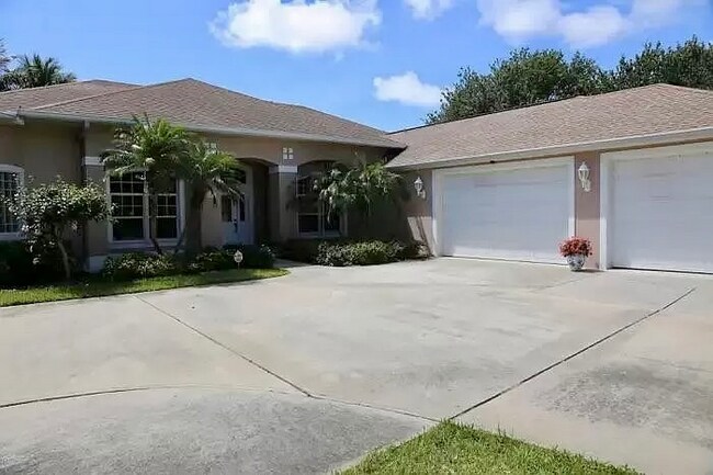Building Photo - 373 Peregrine Dr