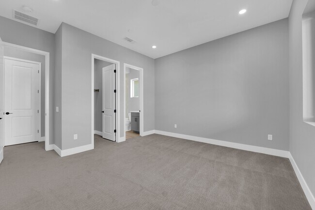 Building Photo - 10648 Stone Ledge Ave