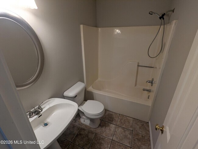 Building Photo - 2922 Waverly Dr