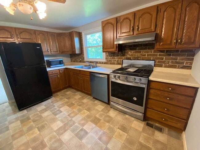 Building Photo - Home for Lease